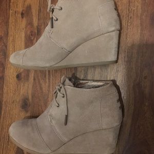 Toms suede wedge desert bootie